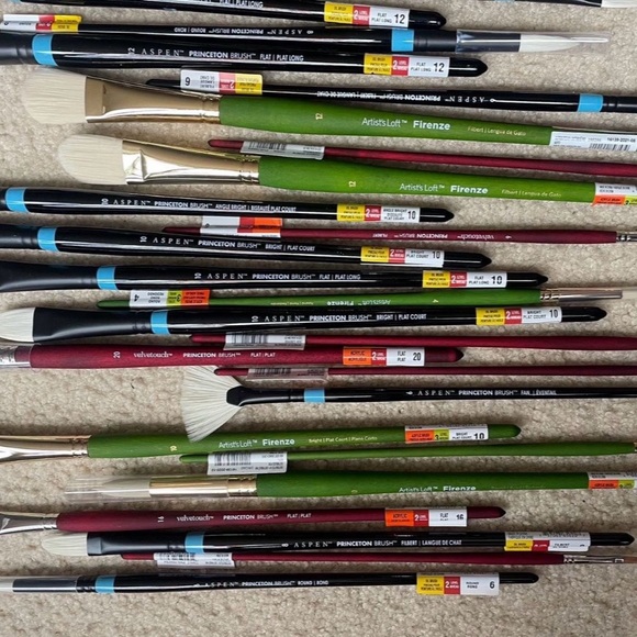 35 High End Paint Brushes. Master touch, Velvotouch, and  Royal & Langnickel® - Picture 3 of 4